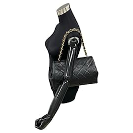 Chanel-Sac à bandoulière en cuir Chanel Matelassé 121-7 en très bon état-Noir