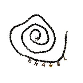 Cinto de couro preto e corrente prateada Chanel - Logo Chanel Preto