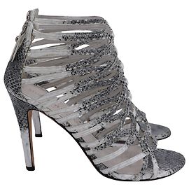 Sandales à lanières Loops Stuart Weitzman en cuir gris à motif python Gris