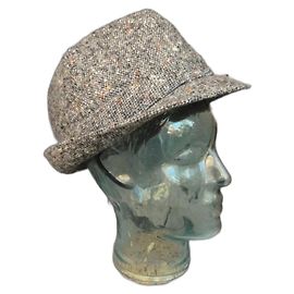 Autre Marque Gorros Castaño Gris