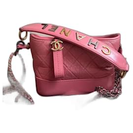 Chanel-CHANEL Gabrielle Hobo con manico logo e pelle di vitello trapuntata invecchiata-Rosa