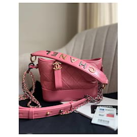 Chanel-CHANEL Gabrielle Hobo avec poignée logo et cuir de veau matelassé vieilli-Rose