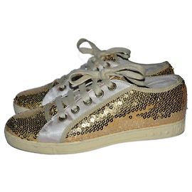 Moschino baskets Doré