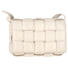 Bottega Veneta-Bottega Veneta Padded Cassette Bag in White Lambskin Leather -White,Cream