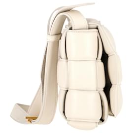 Bottega Veneta-Bottega Veneta Padded Cassette Bag in White Lambskin Leather -White,Cream