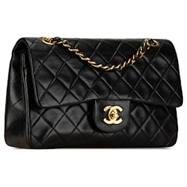 Chanel-Borsa a spalla Chanel Medium Classic in pelle di agnello nera con doppio flap-Nero