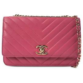 Chanel-Sac à bandoulière en cuir d'agneau rose Chanel avec motif en chevrons-Rose