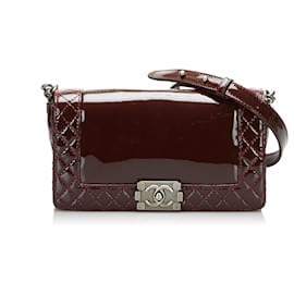 Chanel-Sac à bandoulière Reverso Le Boy Flap Medium en cuir verni rouge Chanel-Rouge