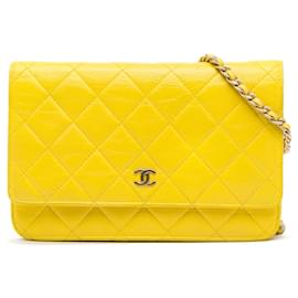 Chanel-Gelbe Chanel Classic Geldbörse aus Lammleder mit Kette-Gelb