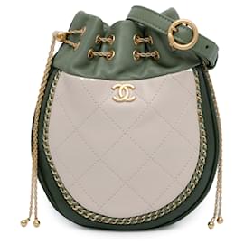 Chanel-Sac seau à cordon en cuir matelassé Chanel CC vert-Vert