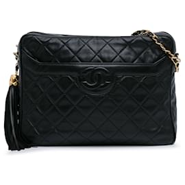 Chanel-Sac à caméra en cuir d'agneau matelassé noir Chanel avec pompon-Noir