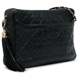 Chanel-Sac à caméra en cuir d'agneau matelassé noir Chanel avec pompon-Noir