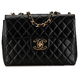 Chanel-Schultertasche Chanel Jumbo Classic aus schwarzem Lammleder mit einfacher Klappe-Schwarz