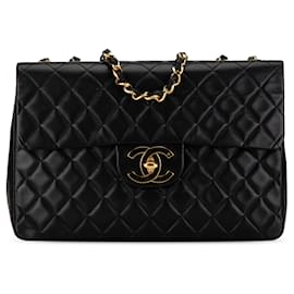 Chanel-Schultertasche Chanel Maxi XL Classic aus schwarzem Lammleder mit einfacher Klappe-Schwarz