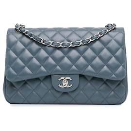 Chanel-Blue Chanel Jumbo Classic Schultertasche aus Lammleder mit doppeltem Klappverschluss-Blau