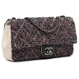 Chanel-Blaues Chanel Medium Tweed Umhängetasche mit einfacher Klappe-Blau