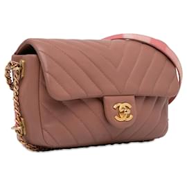 Chanel-Rosa Chanel Mini Rechteckige Chevron-Lammleder Umhängetasche mit Kette um den Klappverschluss-Pink