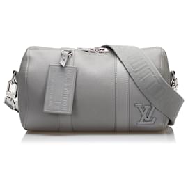 Louis Vuitton-Bolsa Crossbody Keepall City Aerogram Louis Vuitton cinza-Outro