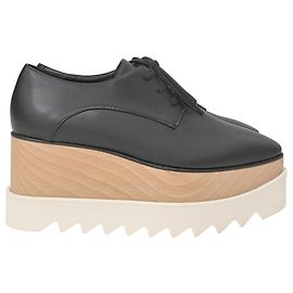 Stella Mc Cartney Sapatos de plataforma com cadarço Elyse da Stella McCartney em couro sintético preto Preto