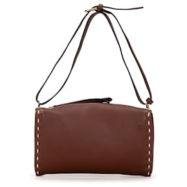 Fendi-Sac à épaule Triangle Selleria en cuir de veau marron Fendi-Marron