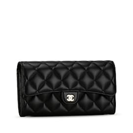 Chanel-Portafoglio Long Flap Classico Chanel in Pelle di Agnello Nera per Donne-Nero