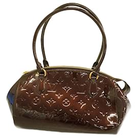 Louis Vuitton-Borsa tote Vernis Sherwood PM di Louis Vuitton in Amarante-Bordò