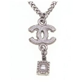 Chanel-Collana con pendente in metallo argento e strass Chanel-Argento