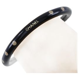 Bracciale in plastica nera Chanel per donne Nero
