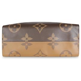 Louis Vuitton-Onthego GM Tasche aus umgekehrtem Monogramm-Canvas von Louis Vuitton-Braun