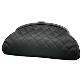 Chanel-Bolsa clutch de cetim preto Chanel-Preto