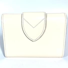 Louis Vuitton-Portafoglio tri-fold in pelle beige Louis Vuitton-Beige