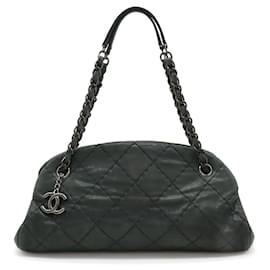 Chanel-Bolso de boliche Chanel Mademoiselle Matelassé-Negro