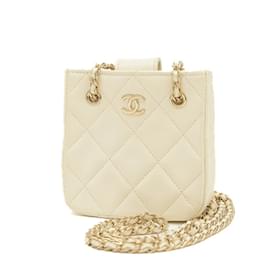 Chanel-Bolso de hombro Chanel Matelassé con cadena Pochette-Blanco