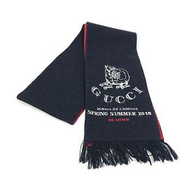 Sciarpa con frange e logo Gucci BE LOVED Nero