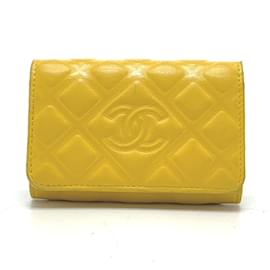 Chanel-Porte-clés en cuir jaune Chanel-Jaune