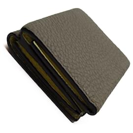 Fendi-Fendi Tri-fold Wallet in Grayish Leather-Grey