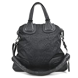 Givenchy-Bolso de mano de nylon negro Givenchy-Negro