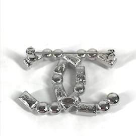 Chanel-Broche de piedra de perla falsa Chanel B23K-Plata