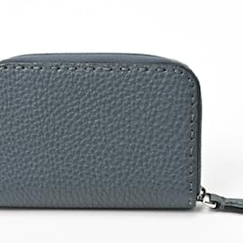 Fendi-Fendi Round Coin Case in Light Blue Leather-Light blue