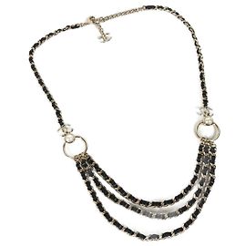 Cinto de pérolas falsas com 3 correntes Chanel B22C Preto