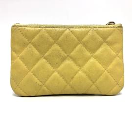 Chanel-Pochete plana mini Matelassé Chanel-Amarelo