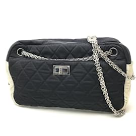 Chanel-Sac à épaule matelassé Chanel-Noir
