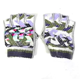 Chanel-Chanel 16S Silver and Red Warm Gloves-Silvery