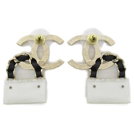 Chanel-Chanel Matelasse Gold Stud Earrings-Golden