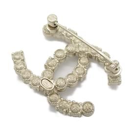 Chanel-Broche de ouro Chanel com pérolas falsas-Dourado