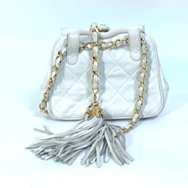 Chanel-Bolsa de Cintura Chanel CC Kisslock-Branco