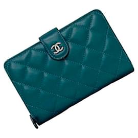 Chanel-Portefeuille bi-fold matelassé bleu clair Chanel-Bleu clair