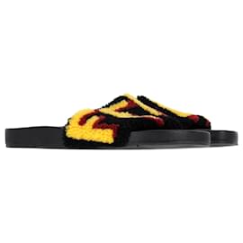 Fendi-Fendi Shearling Logo Slides in Black Rubber-Black