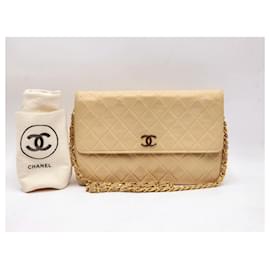 Chanel-Chanel Clássico Atemporal com Flap Simples Matelassado-Bege