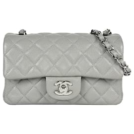 Chanel-Bolsa de Ombro Matelassé Chanel em Cinza-Marrom